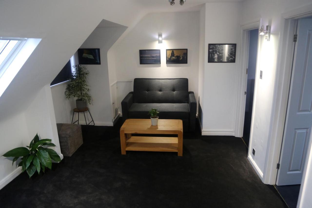 One-Bedroom Flat In Cheam Village Luaran gambar
